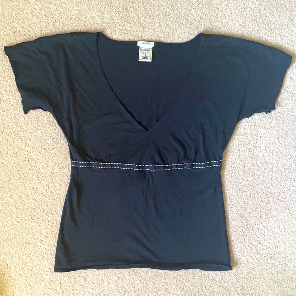 EUC Old Navy black too with black and white tie